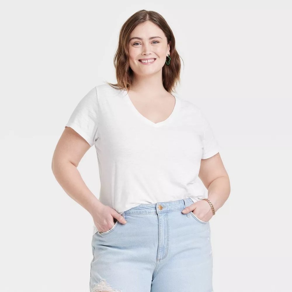 Universal Thread™ TRUE WHITE Women's Short Sleeve V-Neck T-Shirt Size 4X